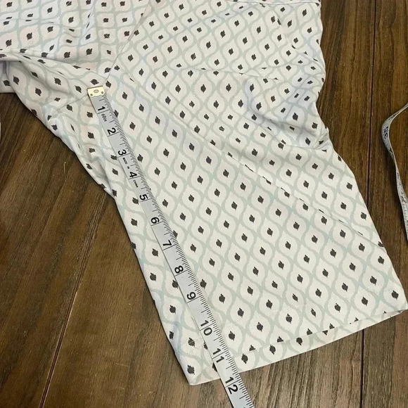 Peter Millar Wicking Performance Geometric Polyester Golf Shorts Women’s size 2 - Picture 11 of 12